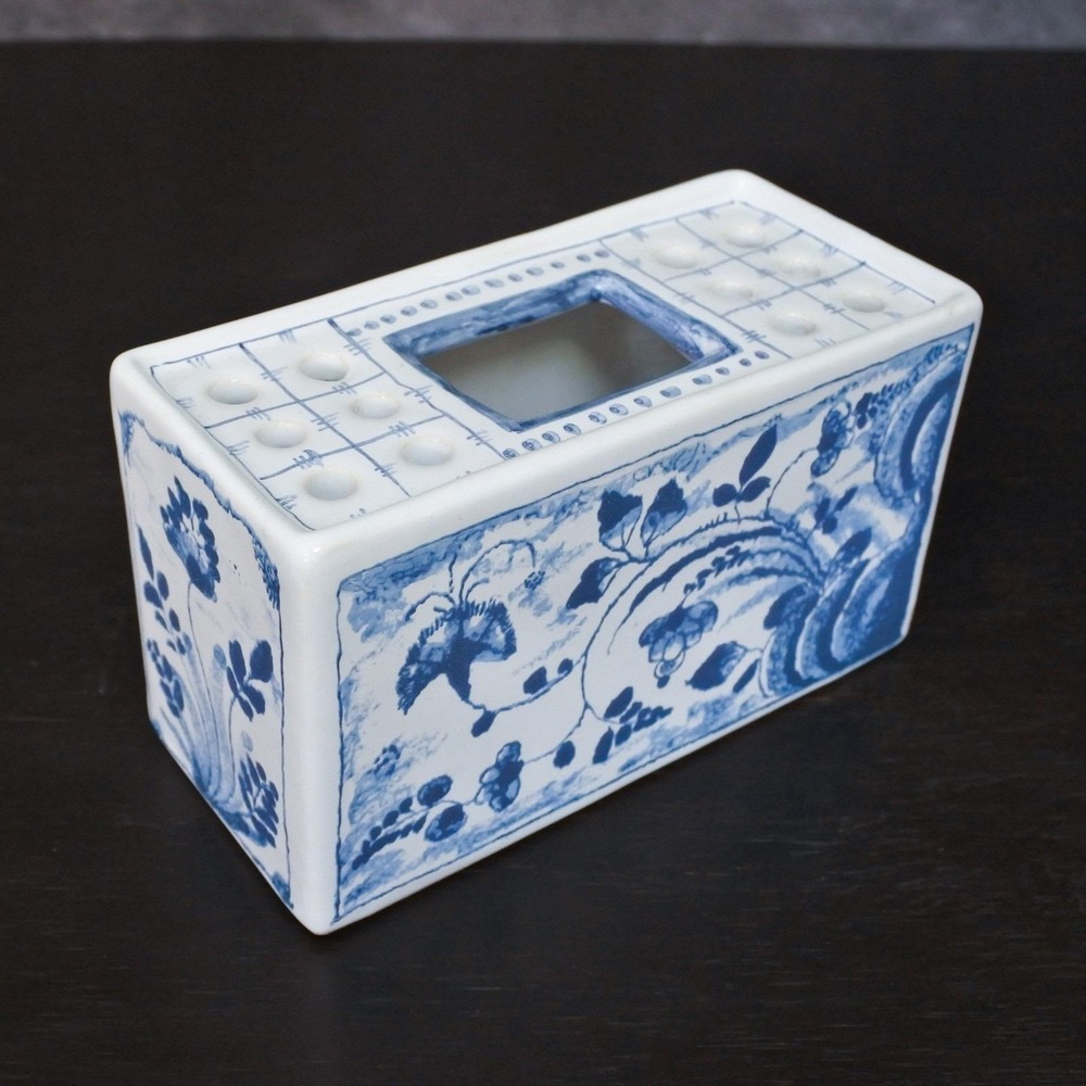 Vintage Metropolitan Museum of Art Mottahedeh Delft Style Flower Brick Vase